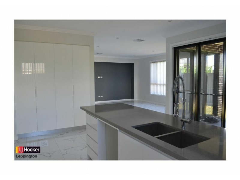 85 Sawsedge Avenue, Denham Court NSW 2565