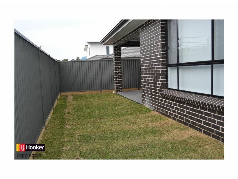 85 Sawsedge Avenue, Denham Court NSW 2565
