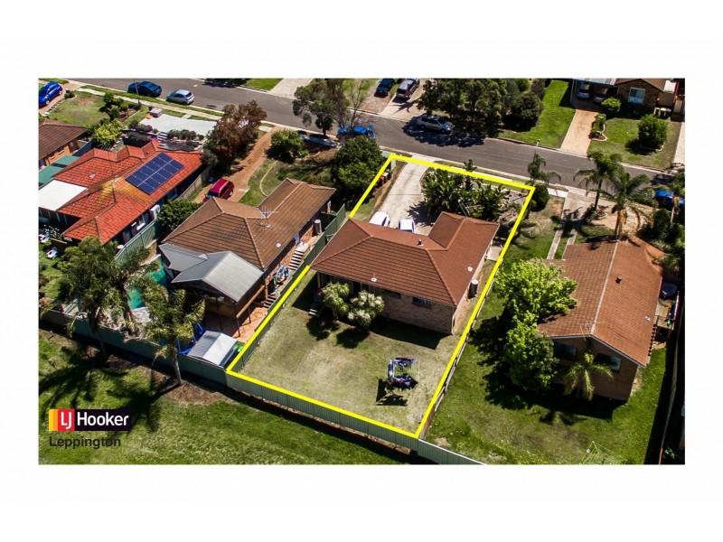 13 Columbia Street, Kearns NSW 2558