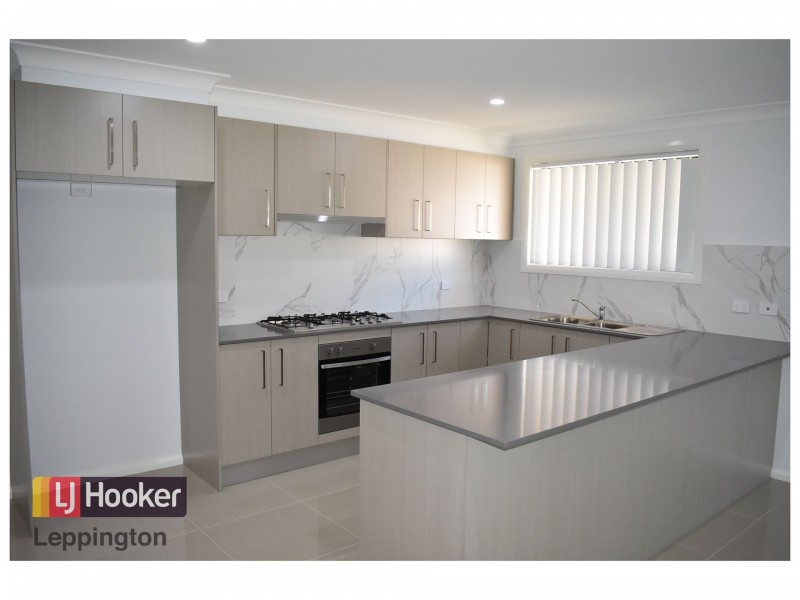 7 Cray Street, Oran Park NSW 2570