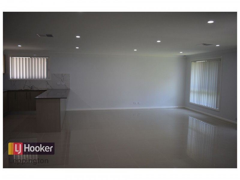 7 Cray Street, Oran Park NSW 2570