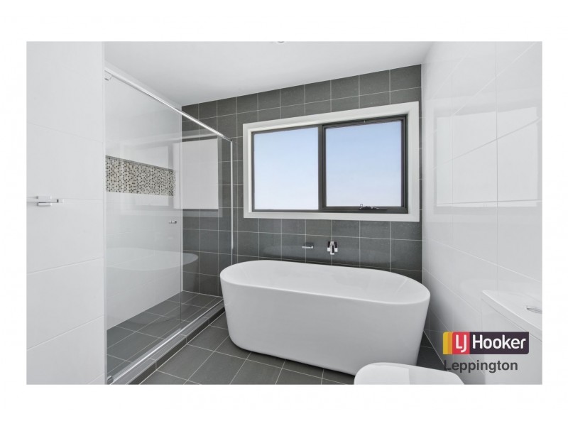 1/148 Village Circuit, Gregory Hills NSW 2557