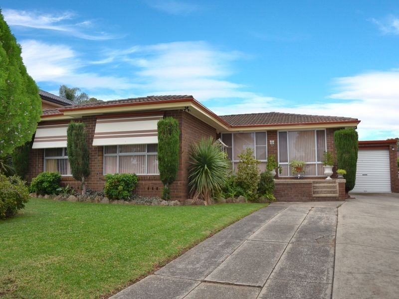 33 Oliveri Crescent, Green Valley NSW 2168