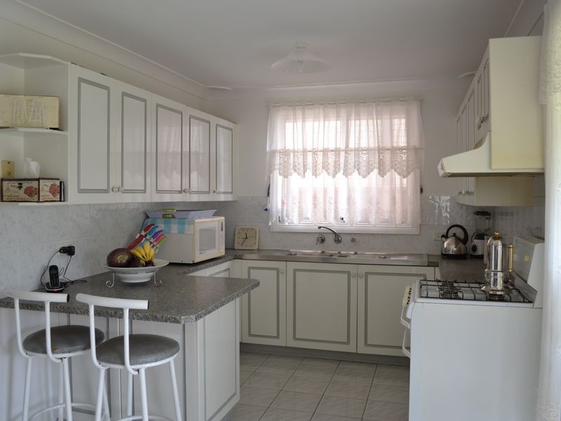 33 Oliveri Crescent, Green Valley NSW 2168