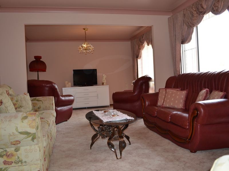 33 Oliveri Crescent, Green Valley NSW 2168