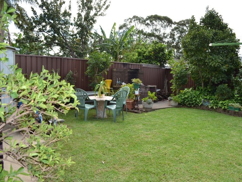 33 Oliveri Crescent, Green Valley NSW 2168