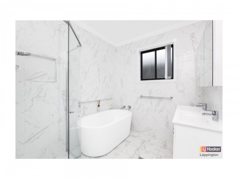 85 Sawsedge Avenue, Denham Court NSW 2565