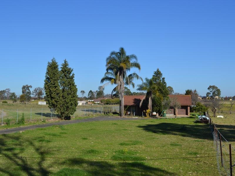 715 Bringelly Road, Rossmore NSW 2557