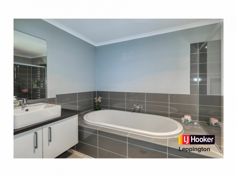 5 Grantham Crescent, Denham Court NSW 2565