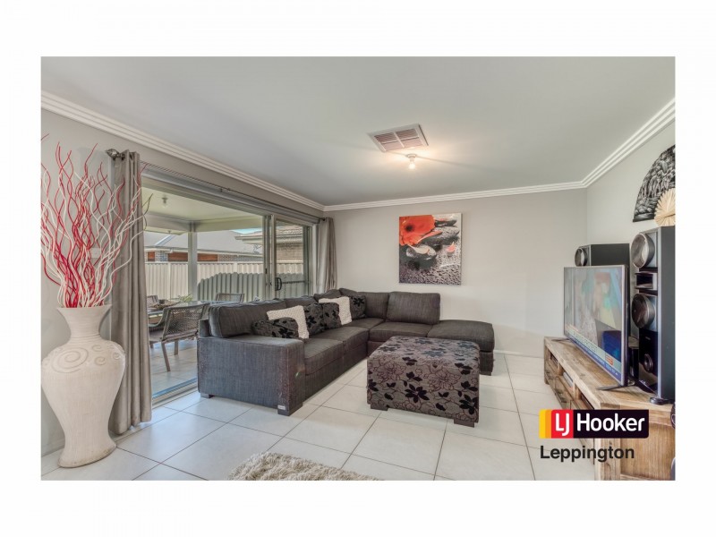 5 Grantham Crescent, Denham Court NSW 2565