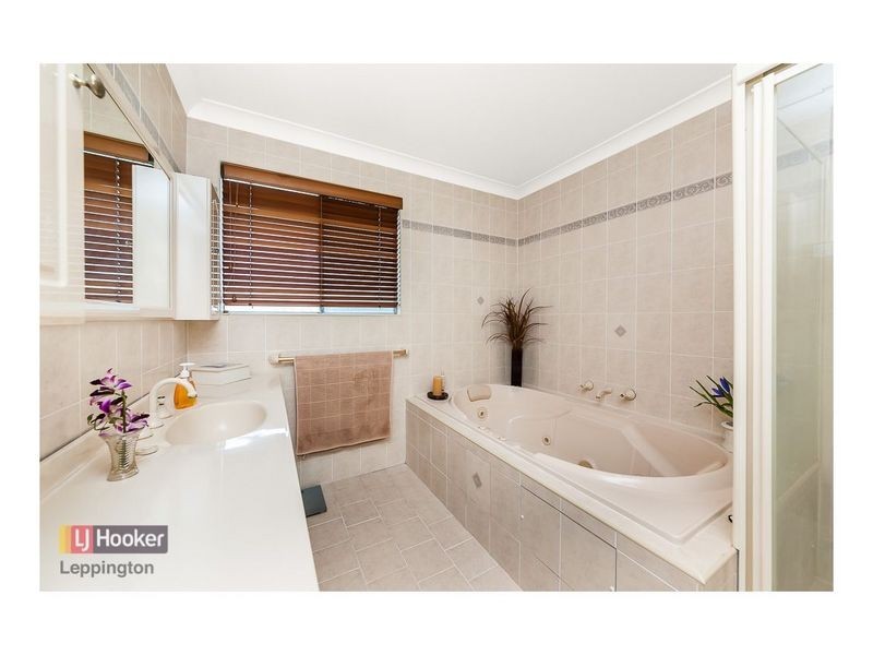 35 Robens Crescent, Catherine Field NSW 2557