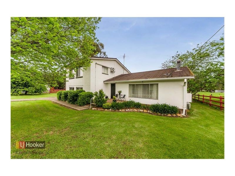35 Robens Crescent, Catherine Field NSW 2557