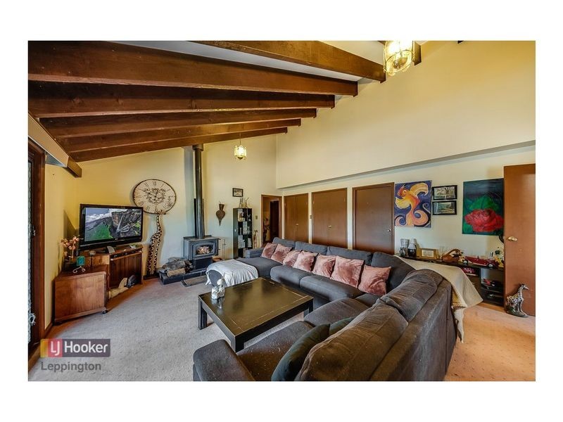 12 Racecourse Avenue, Menangle Park NSW 2563