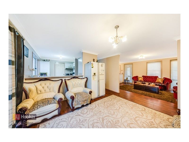 4 Howe Place, Horningsea Park NSW 2171