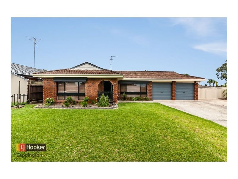 22 Pine Creek Circuit, St Clair NSW 2759