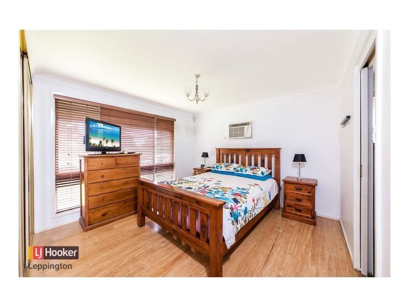 22 Pine Creek Circuit, St Clair NSW 2759