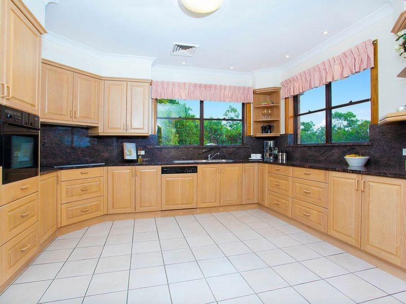 1 Batavia Place, Illawong NSW 2234