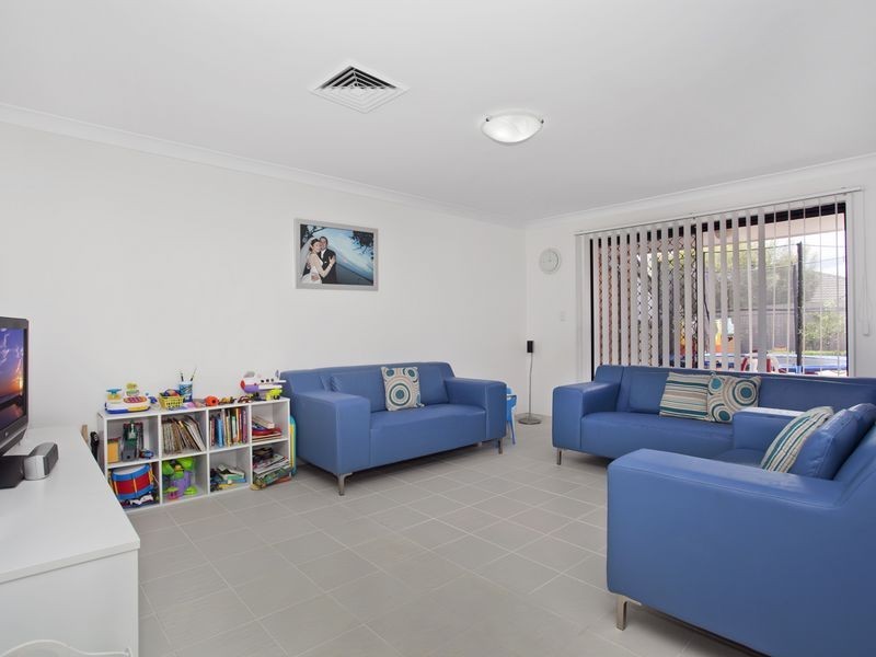 2/47 Hobart Place, Illawong NSW 2234