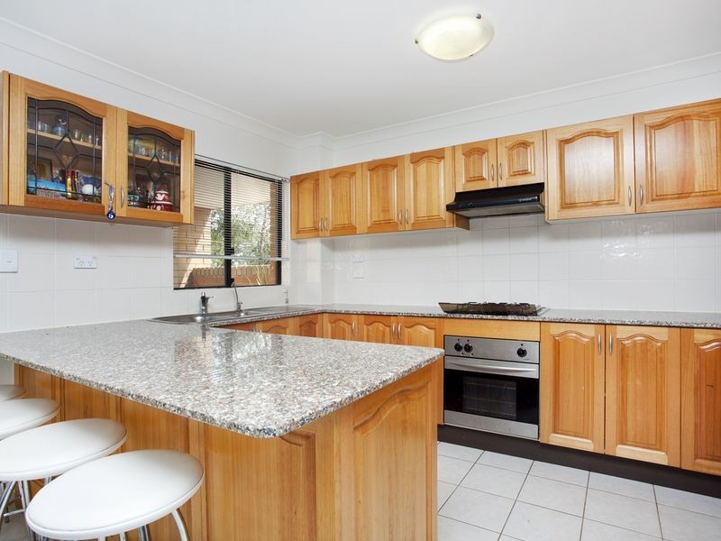 2/47 Hobart Place, Illawong NSW 2234