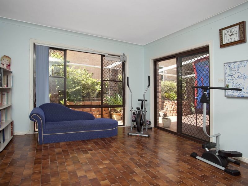 12 Griffin Parade, Illawong NSW 2234