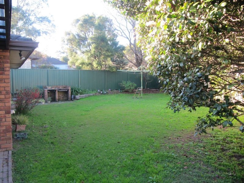 2 Reid Place, Illawong NSW 2234