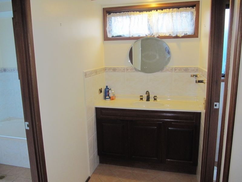 2 Reid Place, Illawong NSW 2234