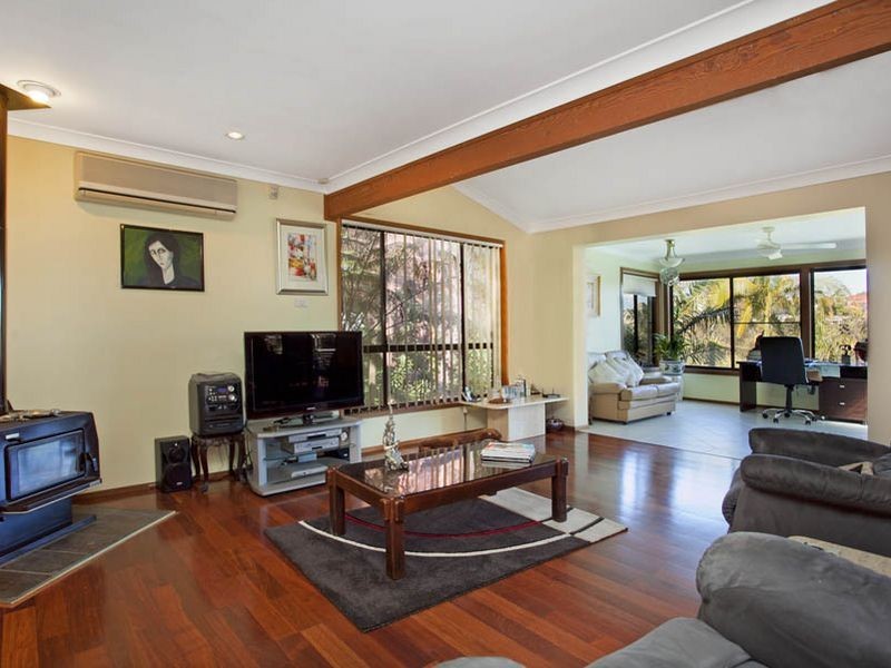 4 Bampton Avenue, Illawong NSW 2234