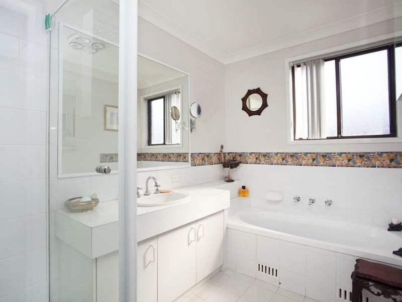 4 Bampton Avenue, Illawong NSW 2234