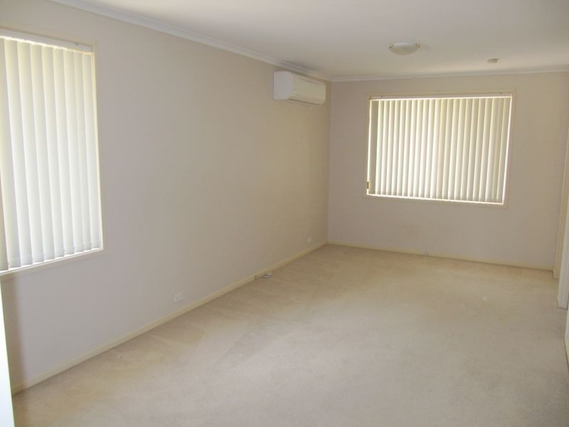 10 Reid Place, Illawong NSW 2234
