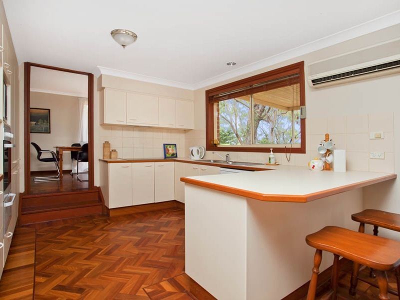 29 Blaxland Drive, Illawong NSW 2234