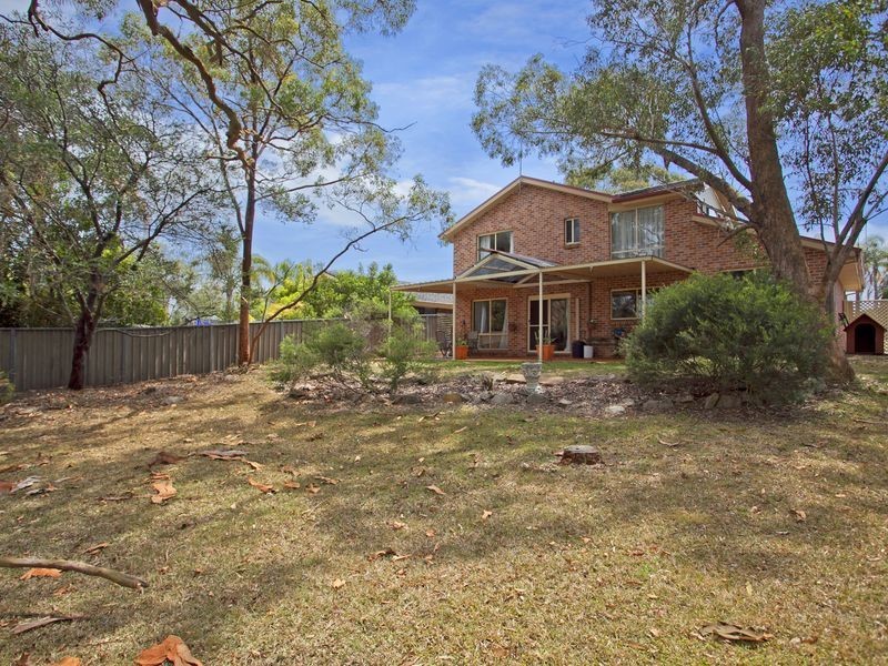 29 Blaxland Drive, Illawong NSW 2234