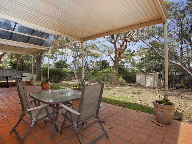 29 Blaxland Drive, Illawong NSW 2234
