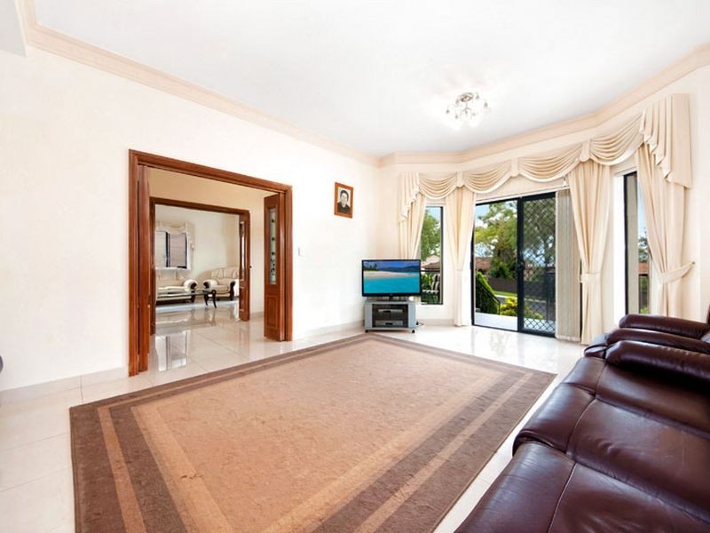 20 Wilbung Road, Illawong NSW 2234