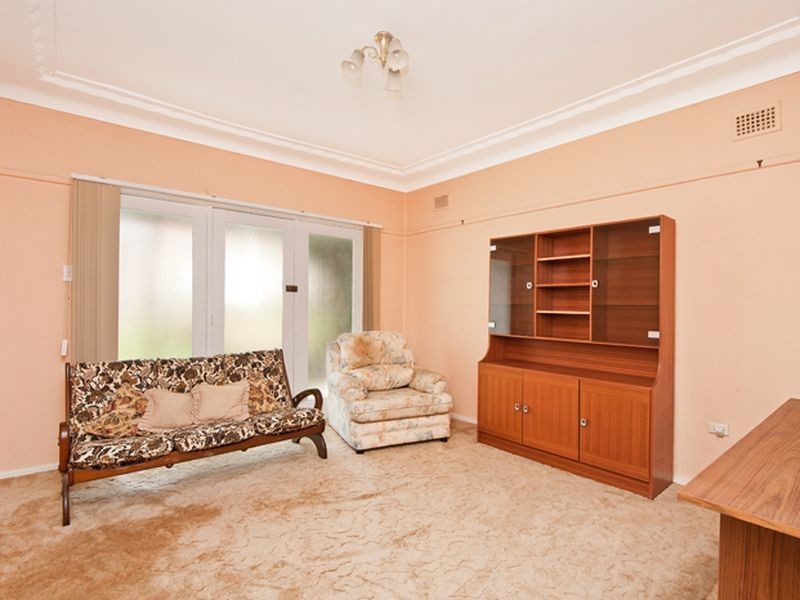 9 Tournay Street, Peakhurst NSW 2210