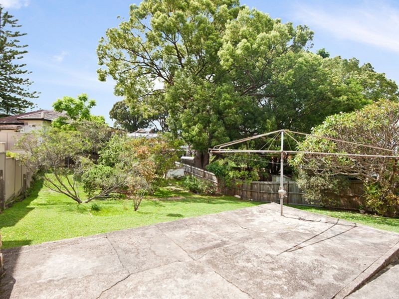 9 Tournay Street, Peakhurst NSW 2210