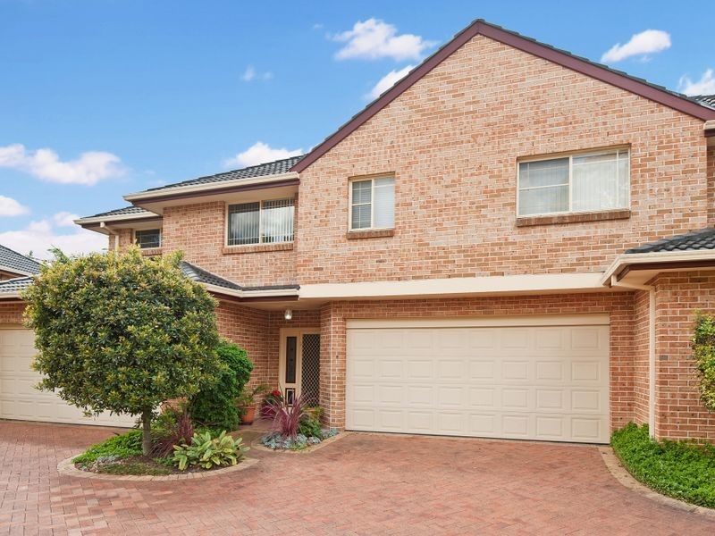 2/24 Arnold Place, Menai NSW 2234