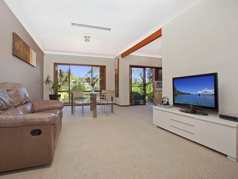 6 Portland Close, Illawong NSW 2234