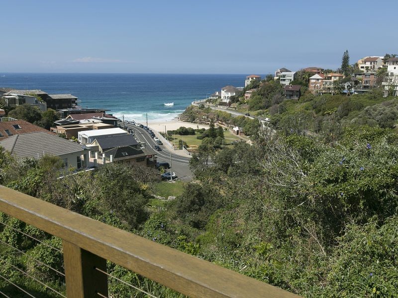 8 Wonderland Ave, Tamarama NSW 2026