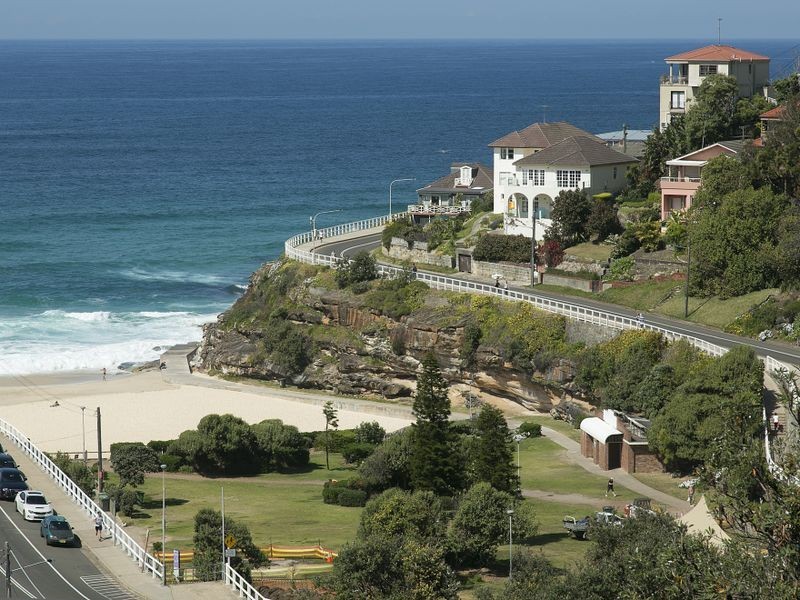 8 Wonderland Ave, Tamarama NSW 2026