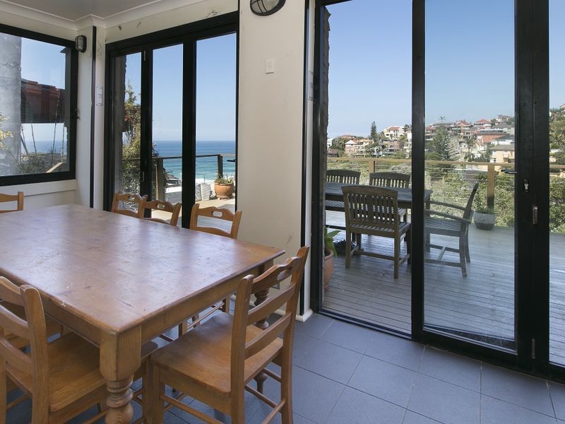 8 Wonderland Ave, Tamarama NSW 2026