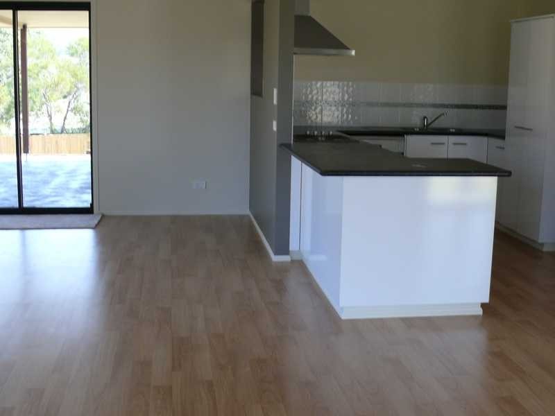 1 Banksia Court, Lowood QLD 4311