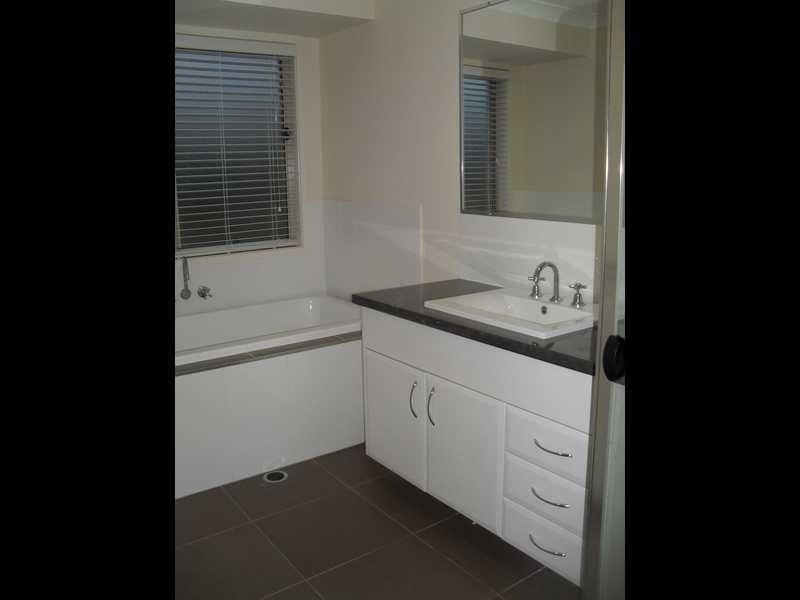 26 Pat Slattery Place, Lowood QLD 4311