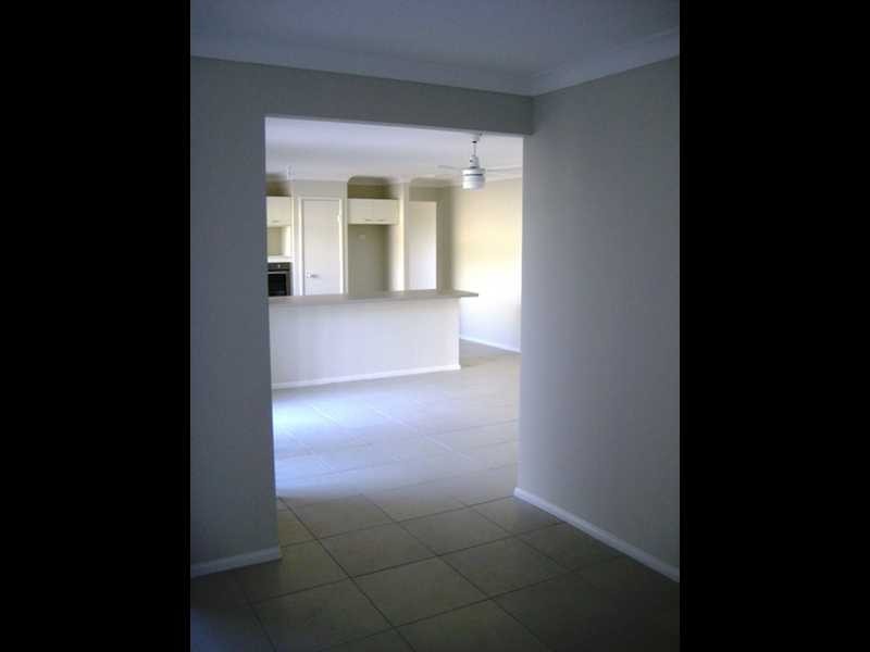 9 Willowood Place, Fernvale QLD 4306