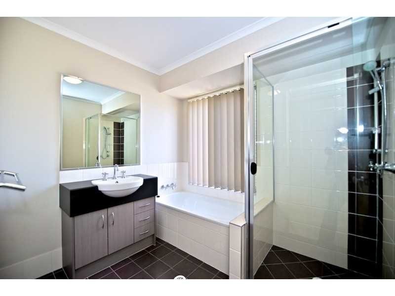 40 Honeywood Drive (Bolingbroke Street), Fernvale QLD 4306