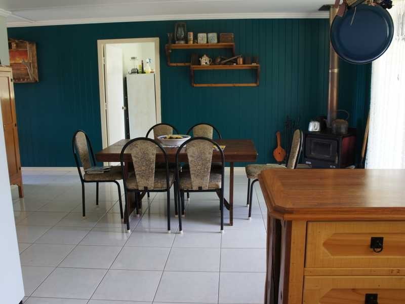 15 Wybalena Road, Pine Mountain QLD 4306