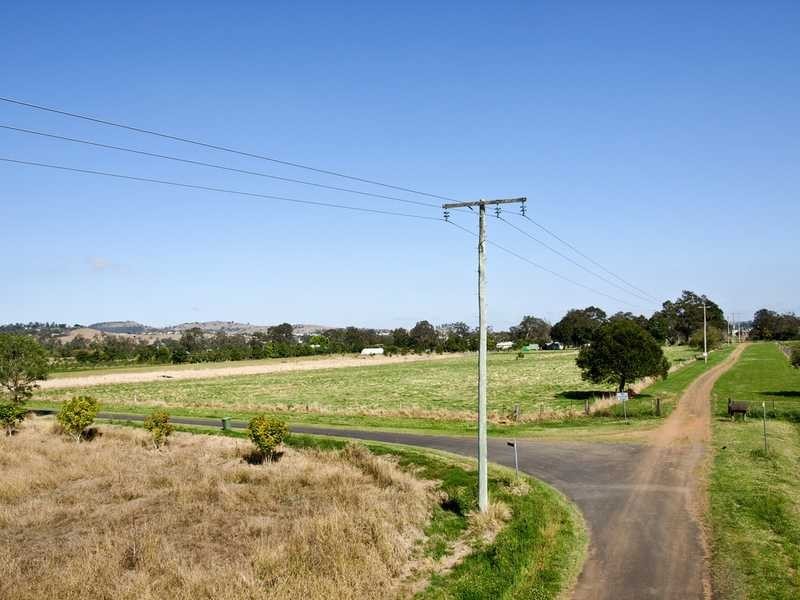 81 Linum Road, Wivenhoe Pocket QLD 4306