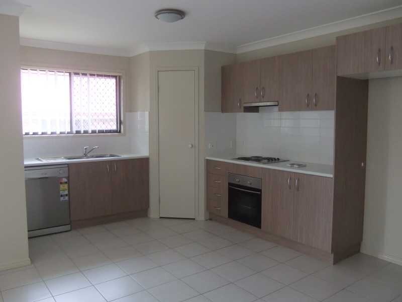 26 Honeyeater Place, Lowood QLD 4311