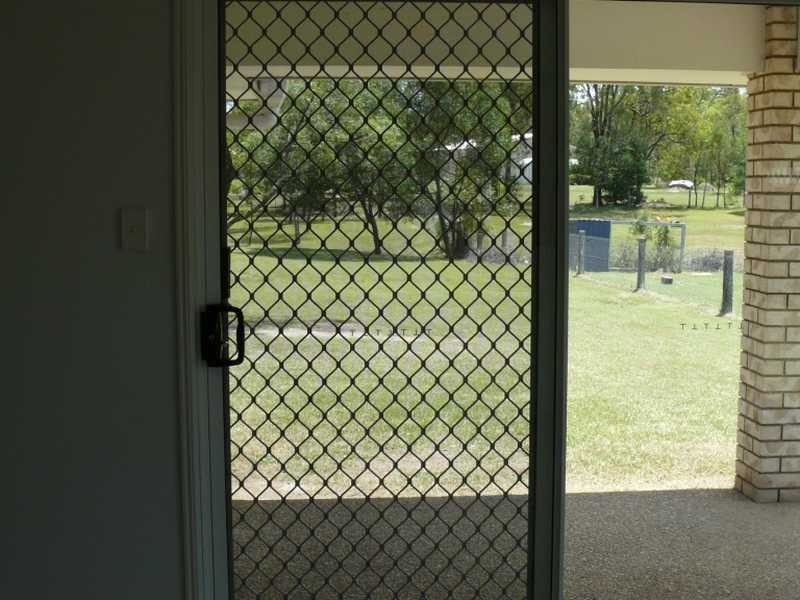 8 Heron Close, Lowood QLD 4311