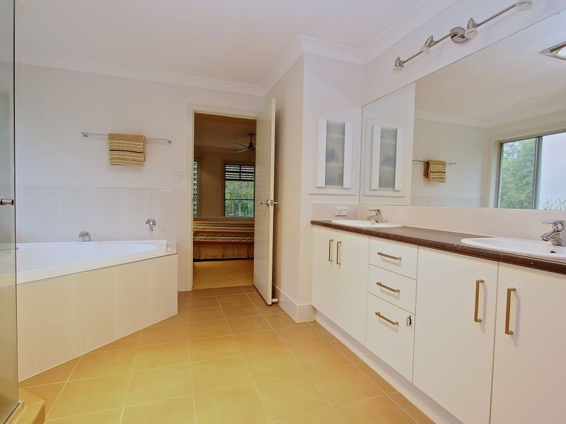 107 Lake Weyba Drive, Noosaville QLD 4566