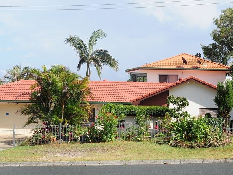 1 Southern Cross Parade, Sunrise Beach QLD 4567